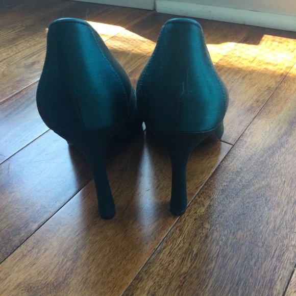 Nine West size 7.5 green heels - Picture 3 of 7